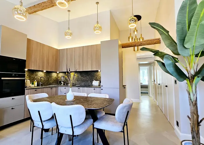 Le Musti - A L'entree Du Viel *